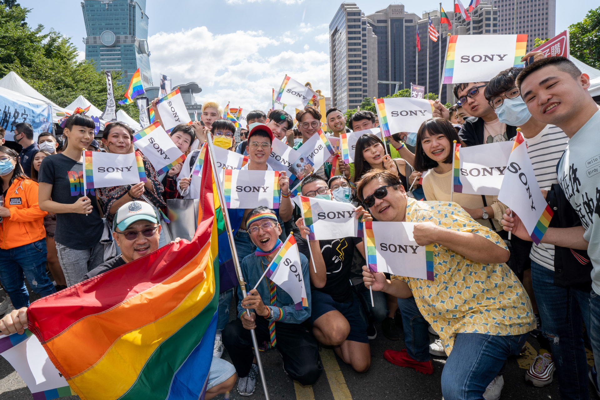 索尼影業二度支持同志遊行　《求婚好意外》《刻在你心底的名字》陳昊森偕劇組力挺彩虹場