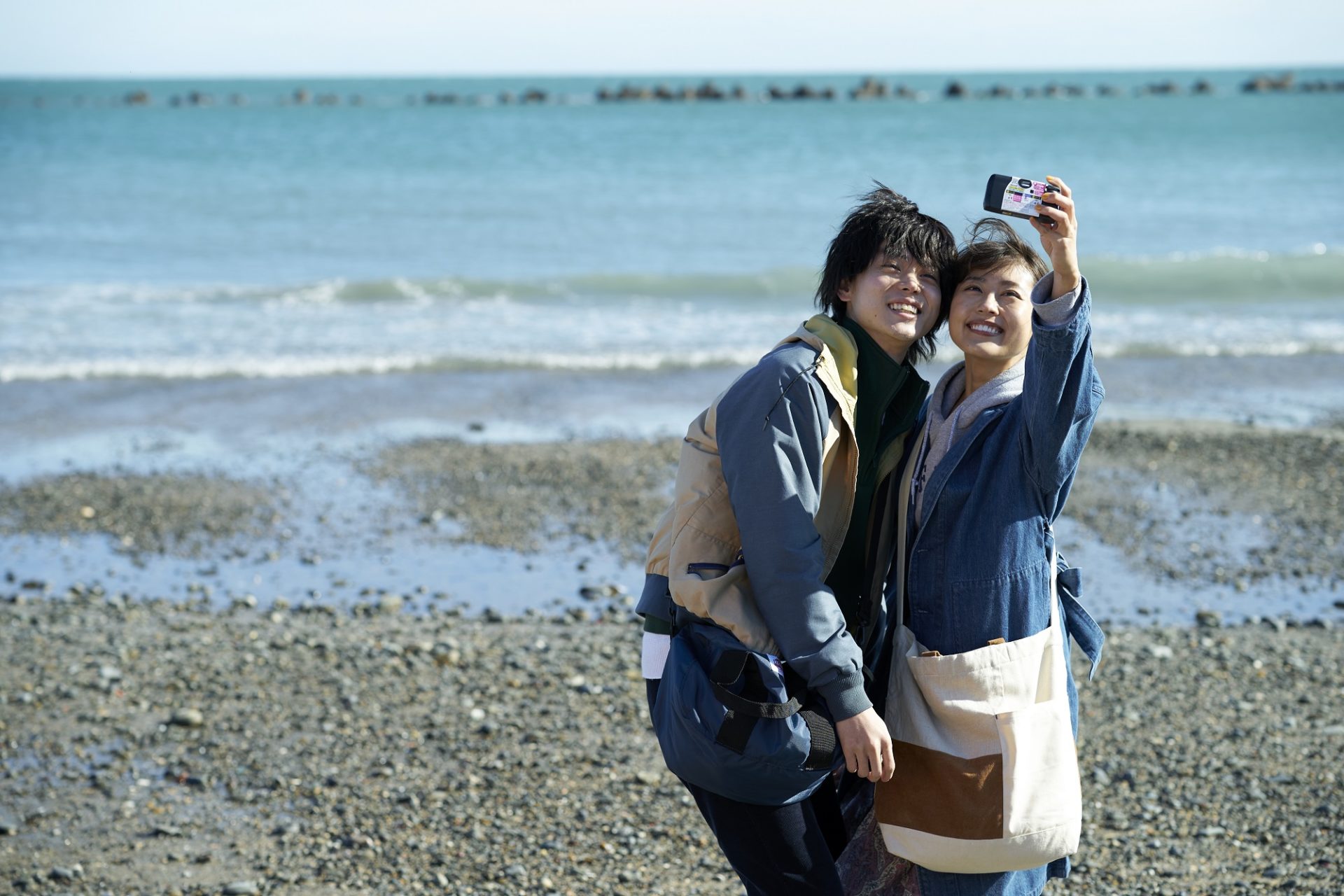 《花束般的戀愛》菅田將暉、有村架純泡泡浴戲水扮情侶　擠下《鬼滅》蟬聯日本６週票房冠軍